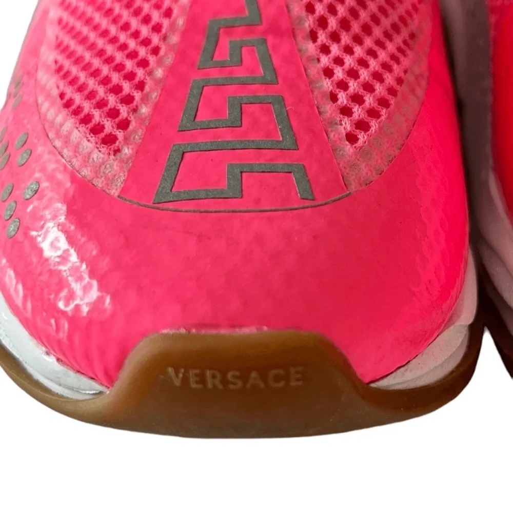 Versace Chain Reaction Sneaker
Neoprene Hot Pink Size 41 - Picture 6 of 10